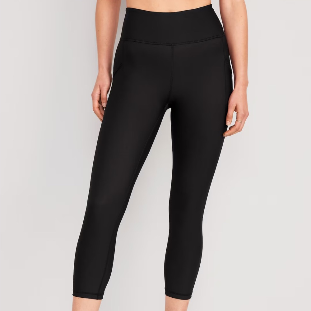 OLD NAVY Black High-Waisted PowerSoft Cropped Pocket Leggings Medium